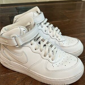 White youth Nike hightop shoes • size 1